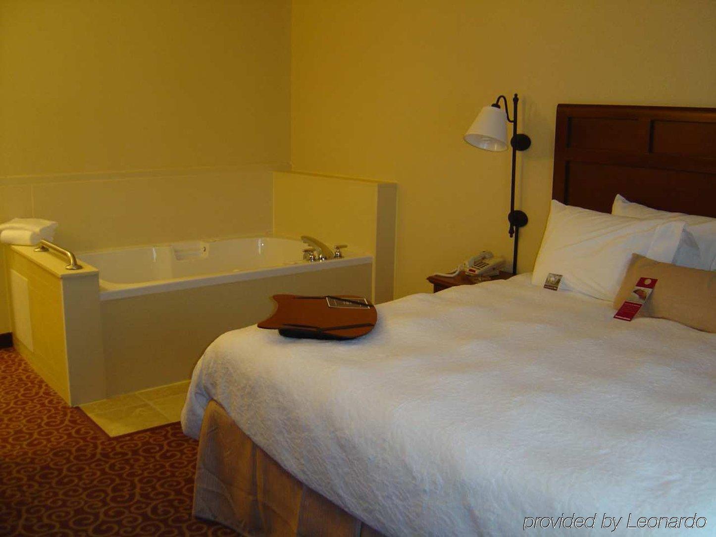 Hampton Inn & Suites Fremont Rum bild